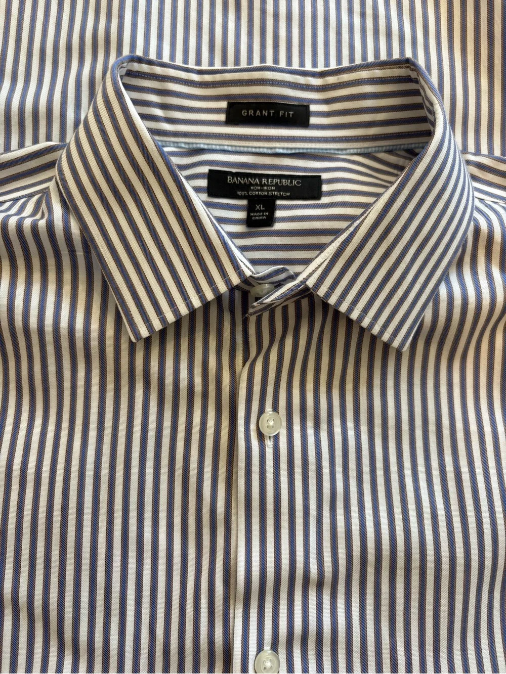 Banana Republic Men's Grant Fit Navy and White Vertical Stripe Dress Shirt XL